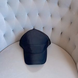 Black Lululemon SnapBack Baseball Hat